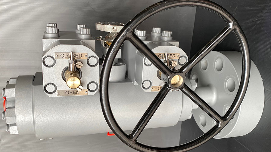 Standardised valve configuration for subsea horizontal and vertical tree designs